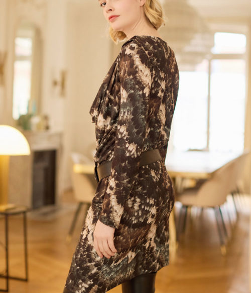 robe-plume-dos